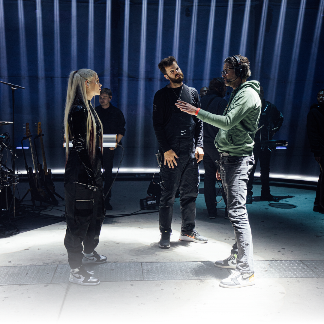 Davina Michelle in discussion with video producer